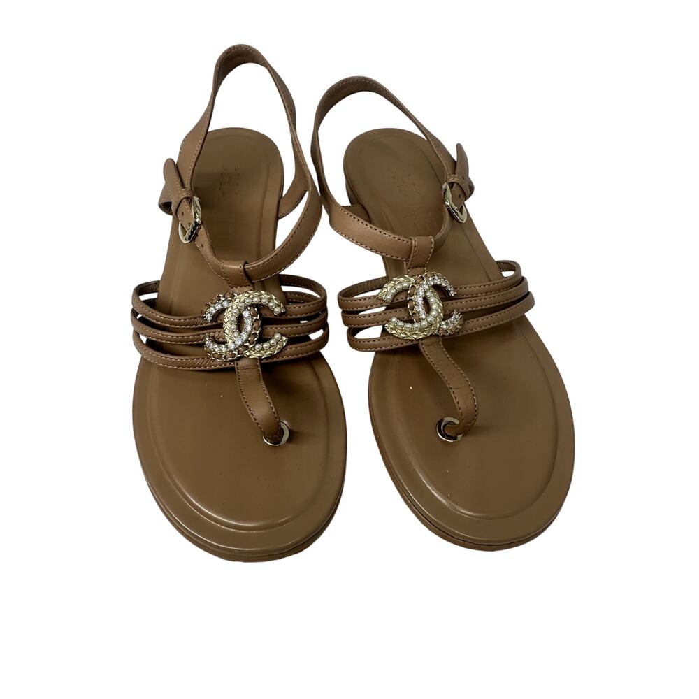 Chanel CC Logo Thong Sandals Size 36 Beige Leather Strappy Logo Sandal